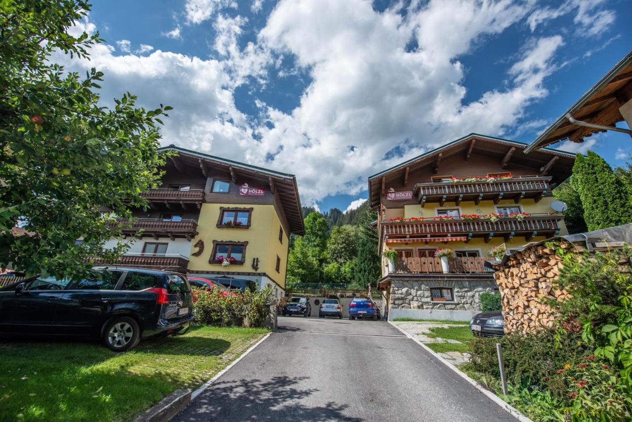 Hoelzl Bed & Breakfast Neukirchen am Großvenediger エクステリア 写真