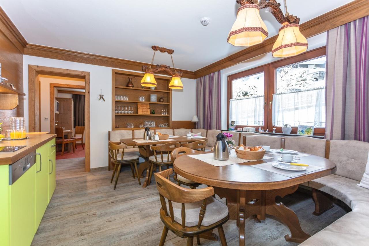 Hoelzl Bed & Breakfast Neukirchen am Großvenediger エクステリア 写真