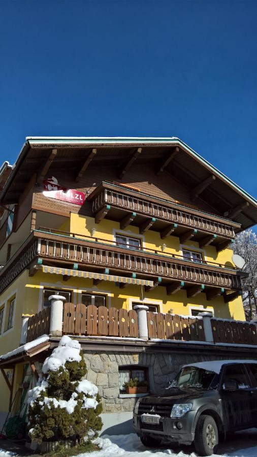 Hoelzl Bed & Breakfast Neukirchen am Großvenediger エクステリア 写真