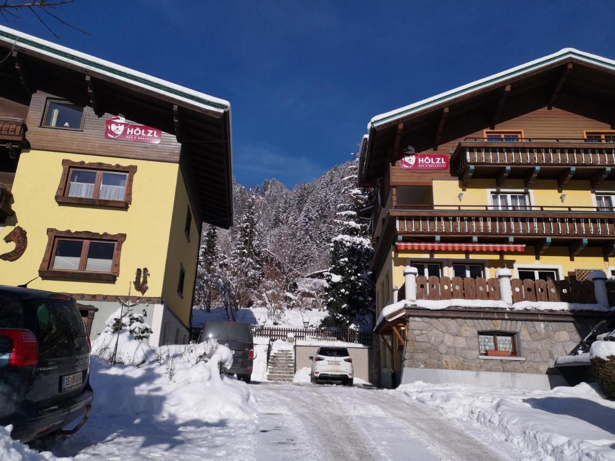 Hoelzl Bed & Breakfast Neukirchen am Großvenediger エクステリア 写真