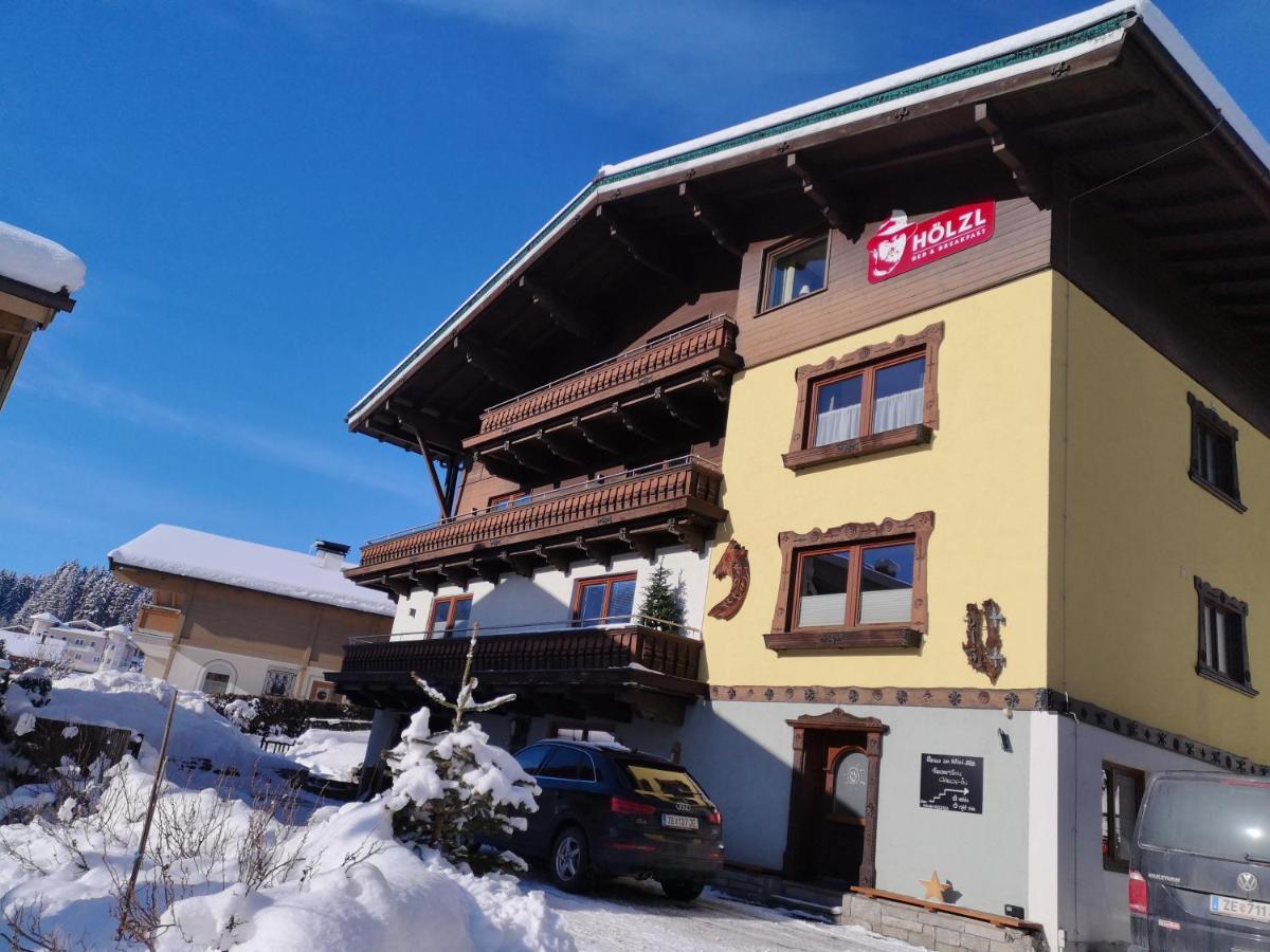 Hoelzl Bed & Breakfast Neukirchen am Großvenediger エクステリア 写真