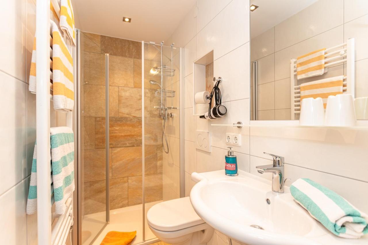 Hoelzl Bed & Breakfast Neukirchen am Großvenediger エクステリア 写真