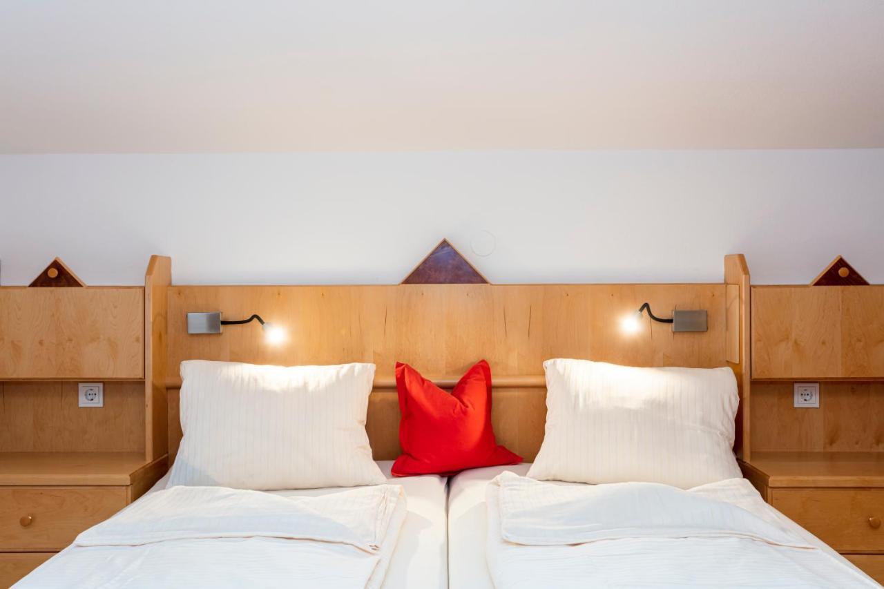 Hoelzl Bed & Breakfast Neukirchen am Großvenediger エクステリア 写真