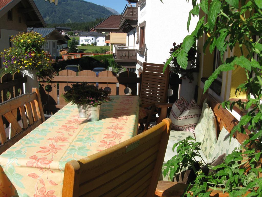Hoelzl Bed & Breakfast Neukirchen am Großvenediger エクステリア 写真