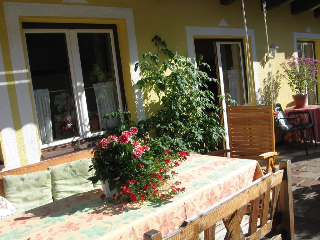 Hoelzl Bed & Breakfast Neukirchen am Großvenediger エクステリア 写真
