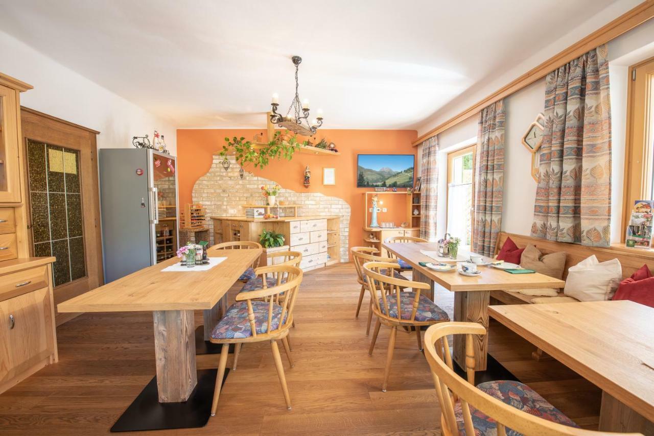 Hoelzl Bed & Breakfast Neukirchen am Großvenediger エクステリア 写真