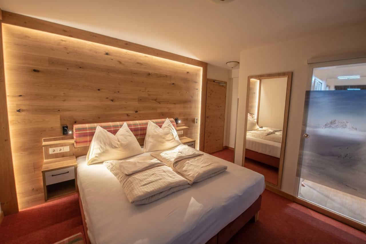 Hoelzl Bed & Breakfast Neukirchen am Großvenediger エクステリア 写真